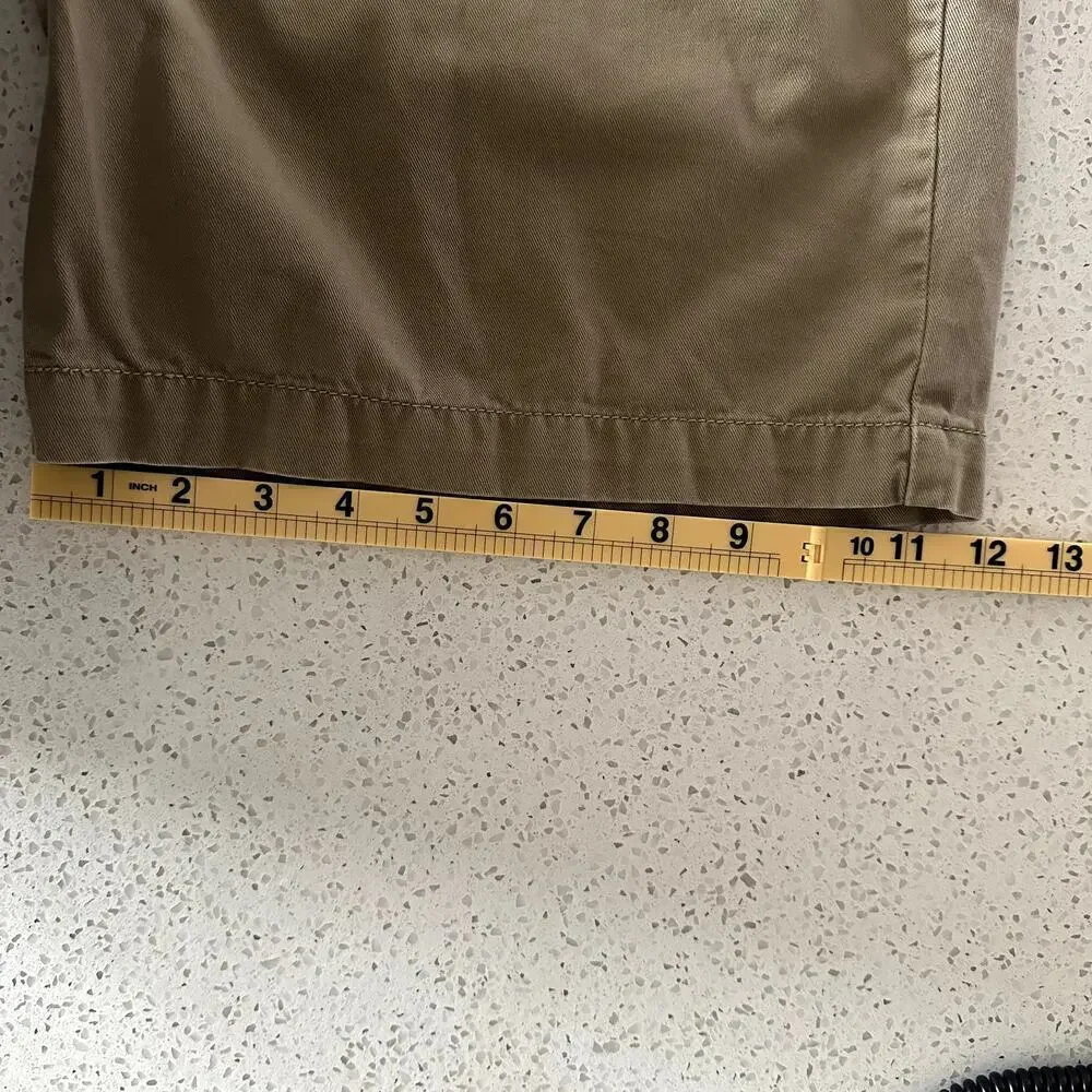 Y2K Levi’s Khaki Cargo Shorts Men’s 40 Classic Fit 11” Inseam Casual Summer